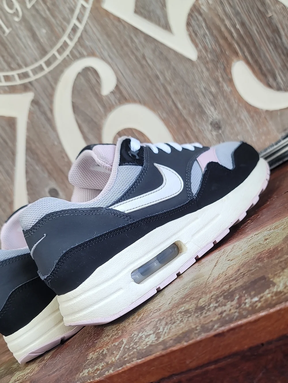 Nike Women’s Air Max 1 